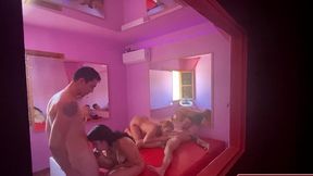 #44 cuarteto orgia con dos hermanos y una chica swinger habitacion espejos