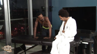 Puttane gay nere del college, grosso cazzo nero che si fa scopare nel culo