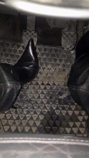 Leather pedal pump