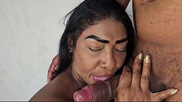 Rabuda gostosa aguenta pica forte no cu.