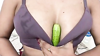 Desi sis-in-law sat down and squashed her vagina and took off her pantyhose and put her vulva cucumber and fapped the entire water, liking it to the fullest
