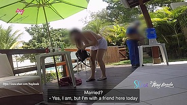 Hot wife receiving delivery man, real sex with the delivery guy