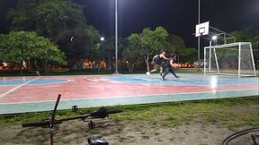 Miguel va al parque y se folla a C
