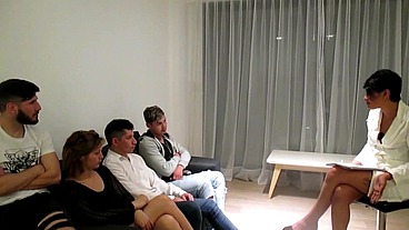 Z B 30 , CON MI HERMANASTRA Y UNO DE MIS HIJASTROS INVENTAMOS UNA TERAPIA DE GRUPO PARA HACER UNA ORGIA CON DOS VECINOS DE ARRIBA , CAPITULO 30