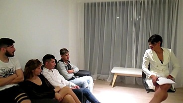 Z B 30 , CON MI HERMANASTRA Y UNO DE MIS HIJASTROS INVENTAMOS UNA TERAPIA DE GRUPO PARA HACER UNA ORGIA CON DOS VECINOS DE ARRIBA , CAPITULO 30