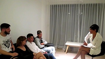 Z B 30 , CON MI HERMANASTRA Y UNO DE MIS HIJASTROS INVENTAMOS UNA TERAPIA DE GRUPO PARA HACER UNA ORGIA CON DOS VECINOS DE ARRIBA , CAPITULO 30