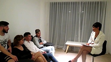 Z B 30 , CON MI HERMANASTRA Y UNO DE MIS HIJASTROS INVENTAMOS UNA TERAPIA DE GRUPO PARA HACER UNA ORGIA CON DOS VECINOS DE ARRIBA , CAPITULO 30