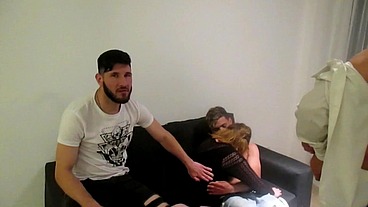 Z B 30 , CON MI HERMANASTRA Y UNO DE MIS HIJASTROS INVENTAMOS UNA TERAPIA DE GRUPO PARA HACER UNA ORGIA CON DOS VECINOS DE ARRIBA , CAPITULO 30