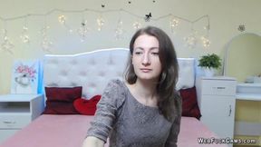 Amateur brunette babe posing in bra on webcam show