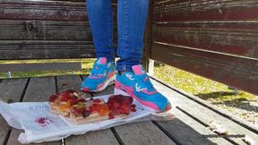 cake crush with Nike airmax