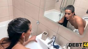 Cheating MILF pays for her depth with her mouth