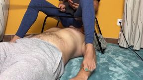 Face sat in the Facesitting Chair In Leggings