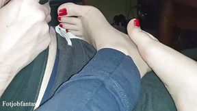 Amateur babe massages cock while he plays PlayStation