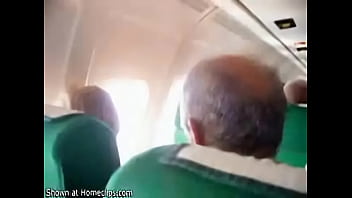 Mi mujer se masturba en el avion