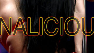 Jasmine Black et Paige Ashley partagent un trio anal sauvage