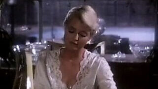 Die kurvenreichen Stars Jody Maxwell und Juliet Anderson wurden anal penetriert.