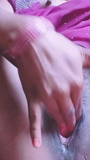 Biggest pusssy in indian women masterbate by fingering part 2   Clip 2