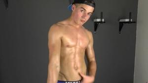 East Boys: Muscled gay finds irresistible loud sex