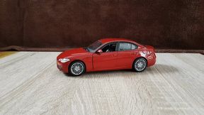 Giantess toy crushing metal car I