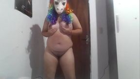 Dan&ccedil_ando gostoso para voc&ecirc_ e mostrando minha buceta virgem