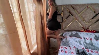 I seduce my stepdad with a tiny dress to make him cum on my big arse.