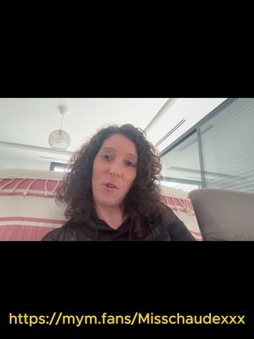 🇫🇷 Misschaudexxx French slut, inflates her pussy with a pump to have a big pussy and a big clitoris.