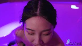Chinese brunette Li Er had hot sex in the bathroom