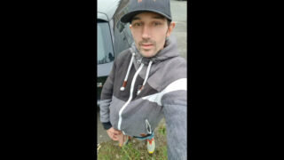 Plassen, harig, onbesneden – openbare zelfgemaakte film van amateur Europese homo's, grote piemel anaal gepenetreerd