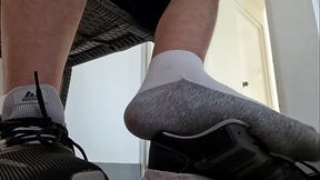 Shemale haciendo poses con piernas