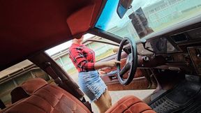 Stephanie driving the Chevrolet Caprice 1978 on flip flops