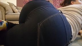 Big ass and farts in jeans