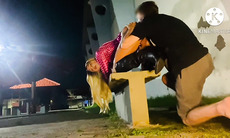 NOVINHO FUDENDO FUDENDO O CUZINHO NO BANCO DA PRA A SEM