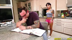 Sensual Honey Gold Seduces Her Lover into an Explosive Fucking Adventure