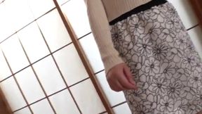 Sexy Japanese MILF with Stunning Curves Delights Viewers Online