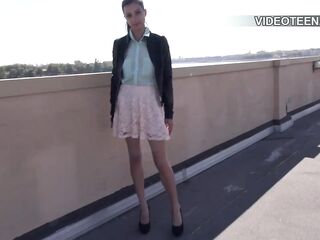 Enjoyable nineteen years Justine does her 1st anal casting