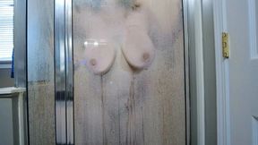 SEASONED BEAUTY surprises boyfriend with big natural tits and ass in the shower