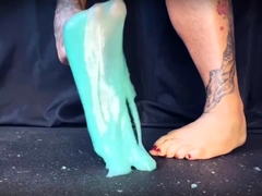 MistressRavenFD - PLAYING FOOTSIE WITH SLIME