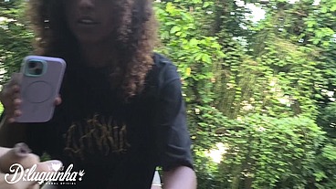 Subindo o morro dos Tabajaras soquei fundo na pretinha sem camisinha na viela do beco e na floresta