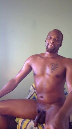 Kennie Jai Gets Ready for the Beach