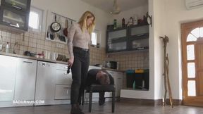 Miss Amy Douxxx makes herself happy on the slave's face A wmv