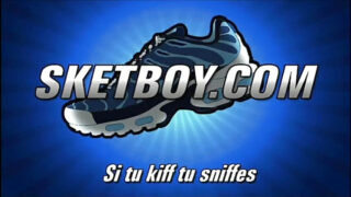Fodfetish-film viser amatørteenagere, der giver sjuskede deepthroat-blowjobs, før de får en stor pik
