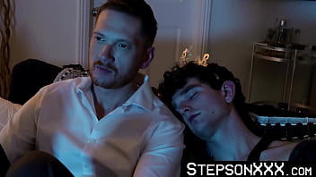 StepsonXXX.com - Brody Kayman &amp_ Canyon Cole - Barebacking this twink Canyon Cole until he ejects hot cum to his slim body