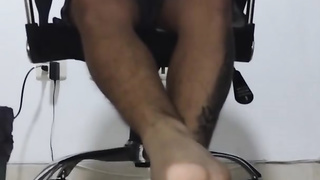 He showcases his soles while in virtual classes for you to jerk