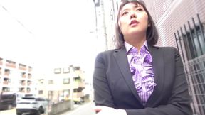 Marino Azusa Teases a Businessman in Her Sizzling Swimsuit