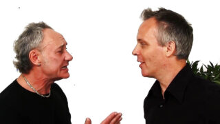 Adolescentele Jasmine Webb și Lucie Love își iau pula din fund în gură de Ben Dover