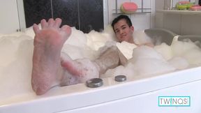 Gay teen 18+ Xander Plays With His Dick In The Shower!