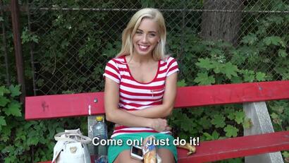 Euro Cutie mit heißen Features antwortet auf eine Nacktheitsumfrage