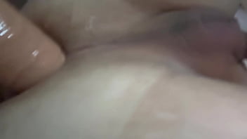 Helen destr&oacute_i seu cuzinho at&eacute_ obter um sissygasm