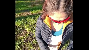 El conductor de Uber la tiene grande.Sexo al costado de la ruta con un desconocido