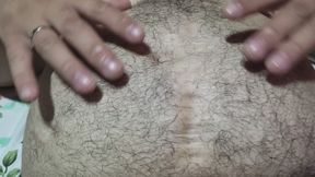 Mi ombligo único: caricias, pelitos y cicatrices en primer plano.